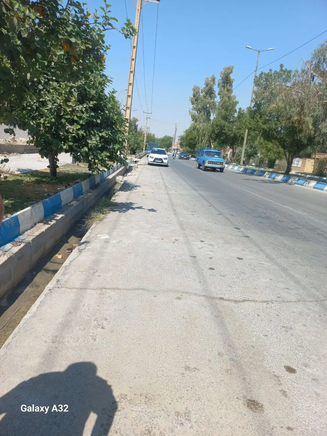 ملک‌ مسکونی‌ بالاتر‌ از‌ حلال‌ احمر‌.
