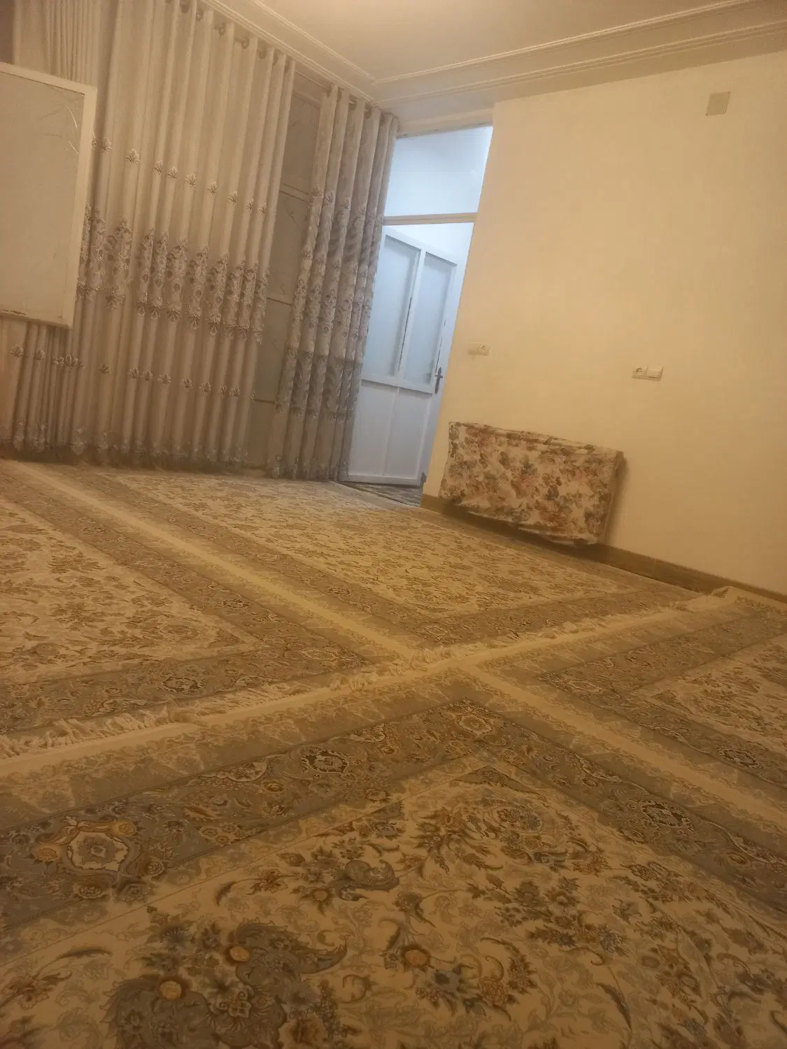 اجاره طبقه دوم خانه ویلایی دودج زرقان