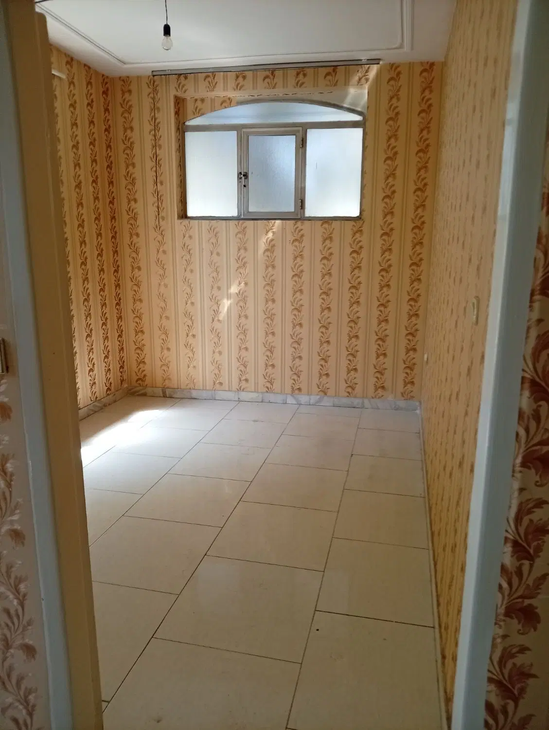 اجاره در خ راه آهن تولیدی لباس وانباری