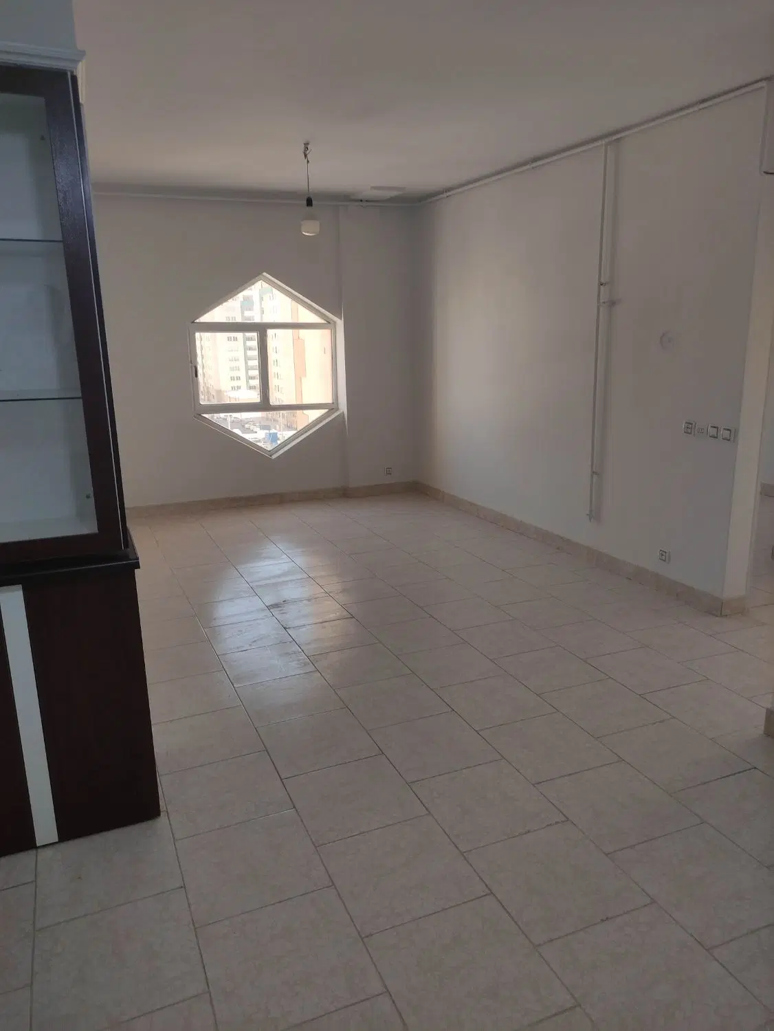 آپارتمان ۹۳ متری شهرک مشاور