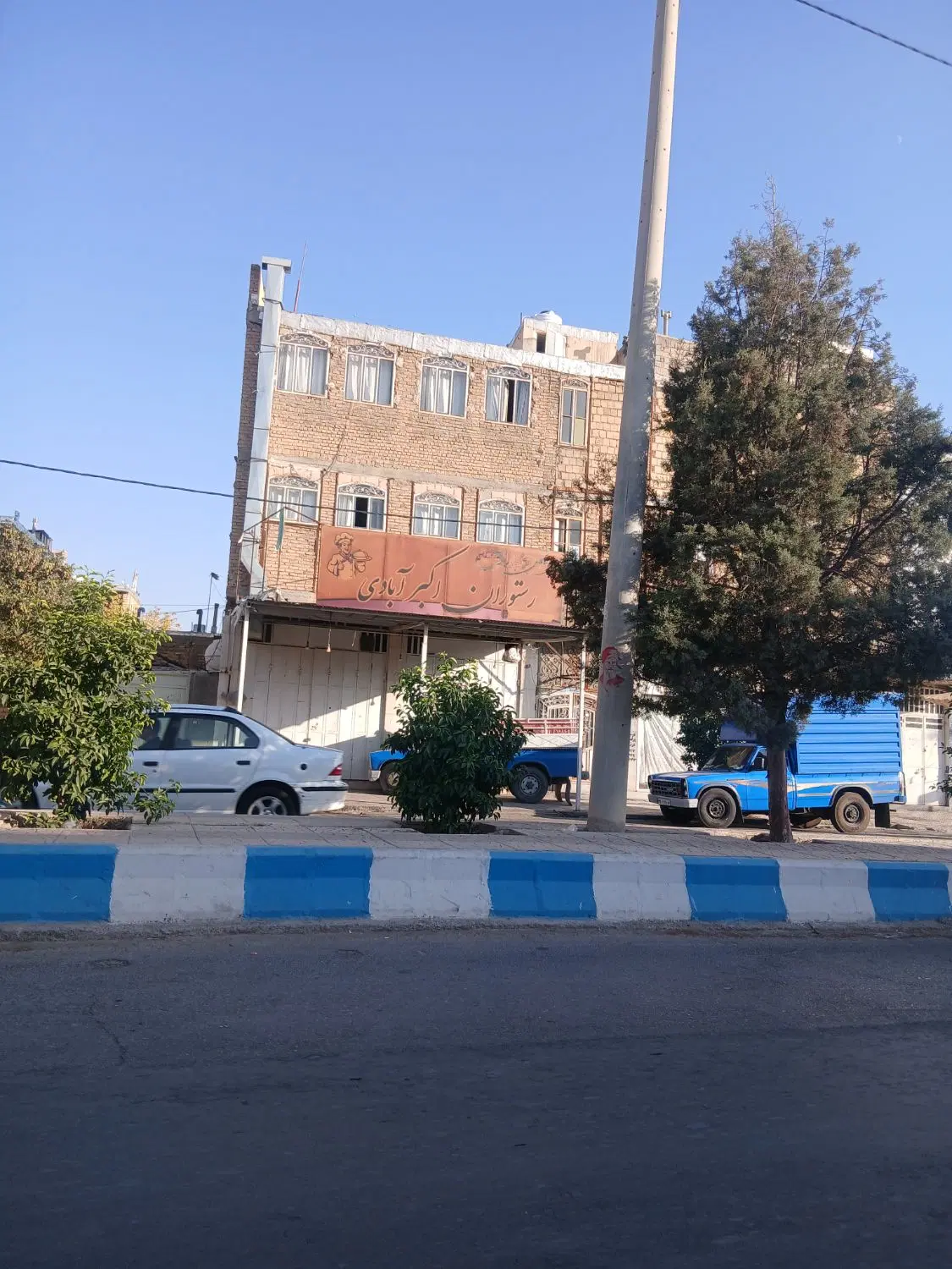 دو دهنه مغازه تجاری