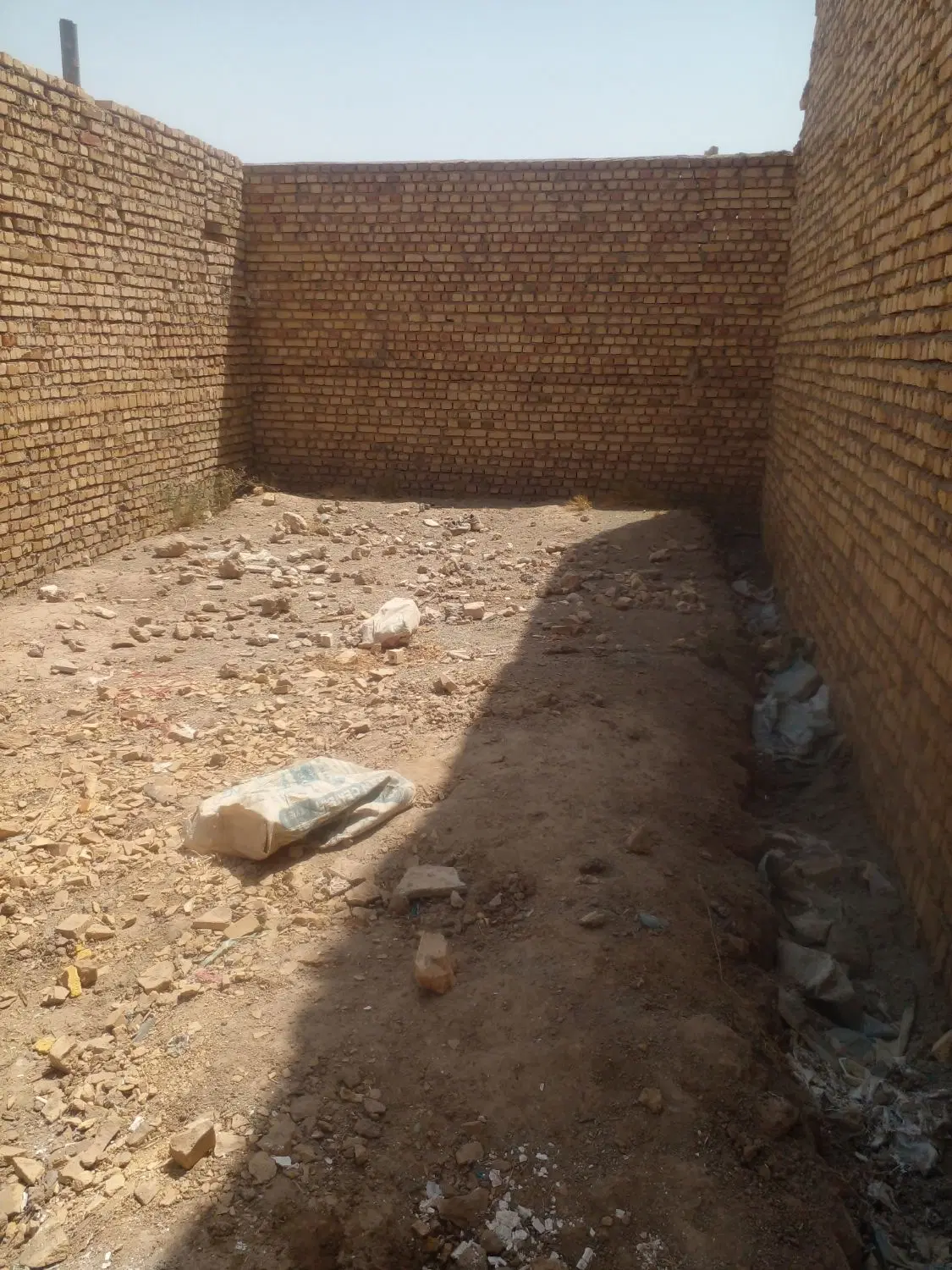 زمین چهار دیواری فروشی۶۰ متری