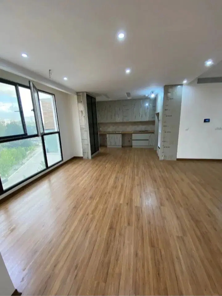 آپارتمان ۱۶۰ متری رو به نما در اختر غربی