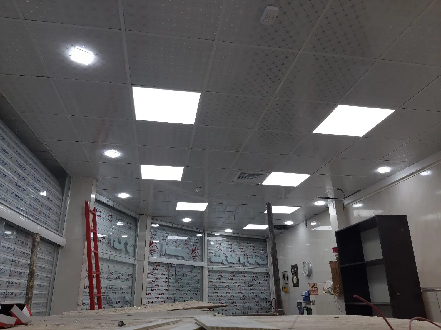 رهن و اجاره  مغازه ۵۰ متری دو نبش در بلوارخ احدی