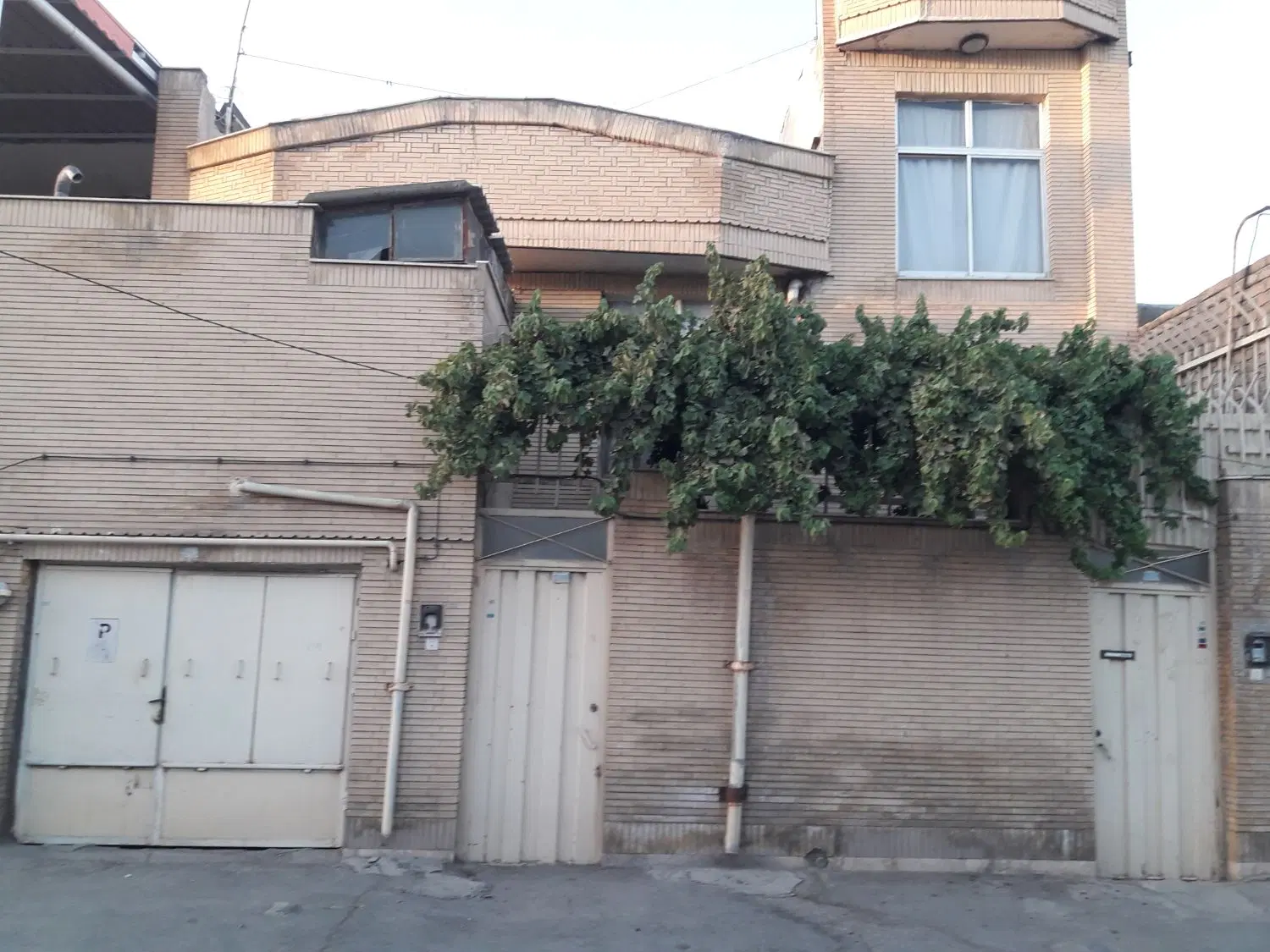 فروش ساختمان ویلایی دوطبقه مجزا باتمام امکانات