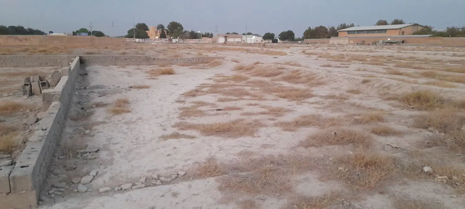 ۲۰۰ متر زمین