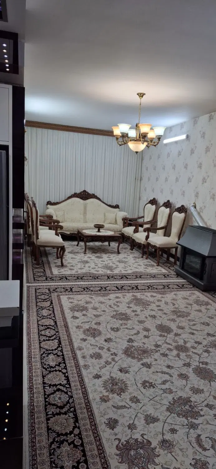 منزل دوطبقه شیک وتمیزمیدان زجاجی