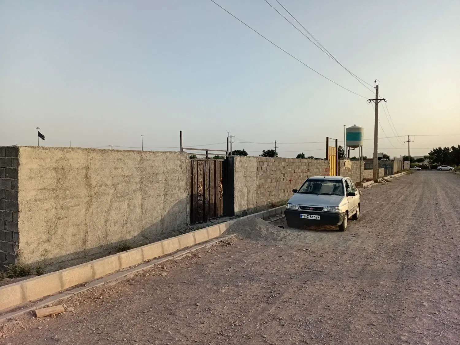 زمین چهاردیواری
