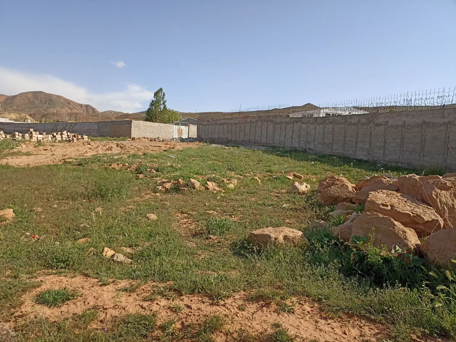 زمین ۱۰۰۰ متری در آرپادرسی