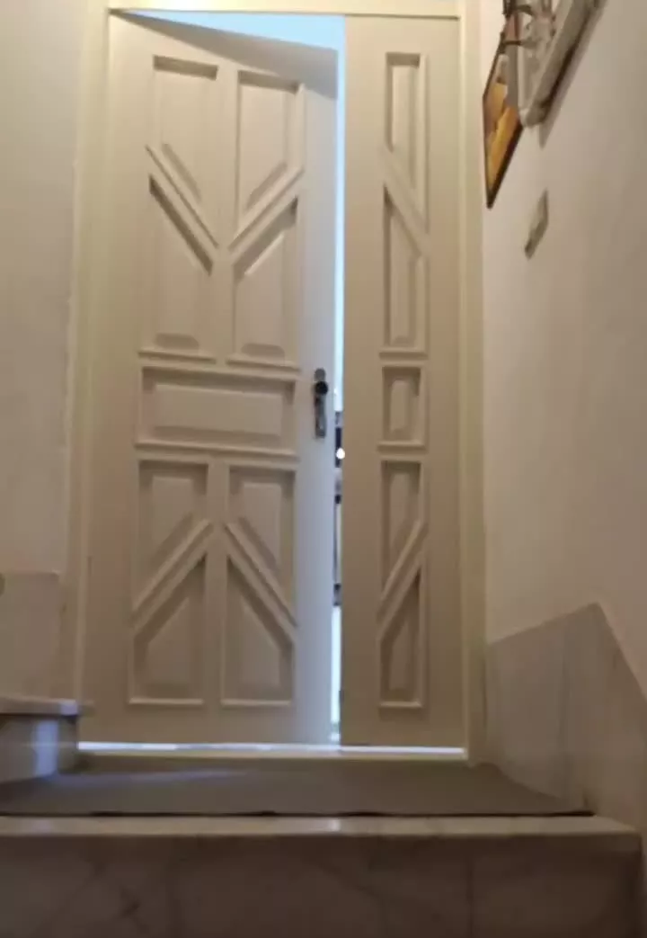 واحد ۷۸ متر خیابان فروغی نبش قندی ۱۰
