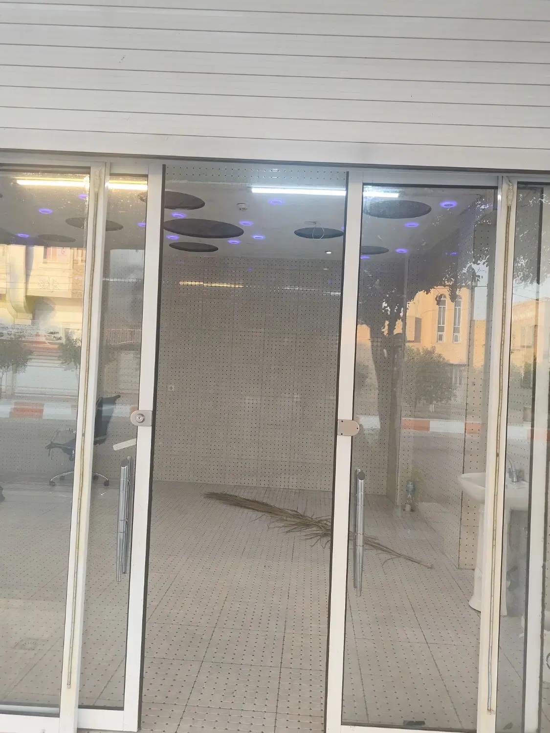 رهن و کرایه یک باب مغازه دو دهنه