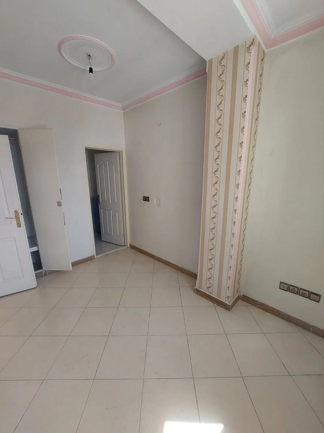 ۷۵ متر با آسانسور دو خوابه منیریه ترجمان