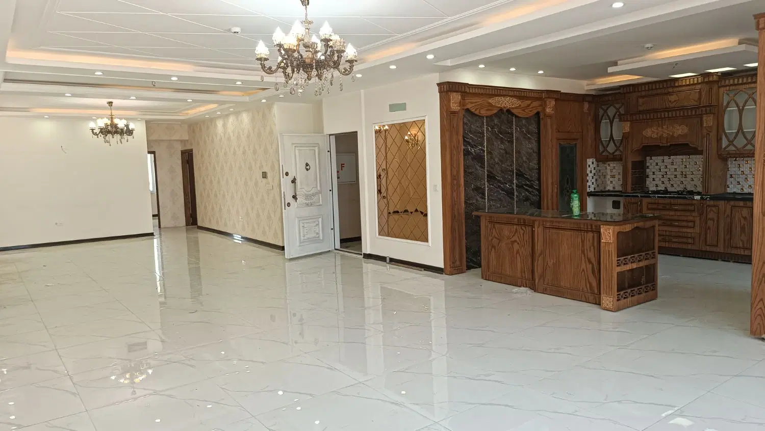 فوق‌العاده لوکس ۱دقیقه تا مترو ۲۰۰ متری نوساز فول