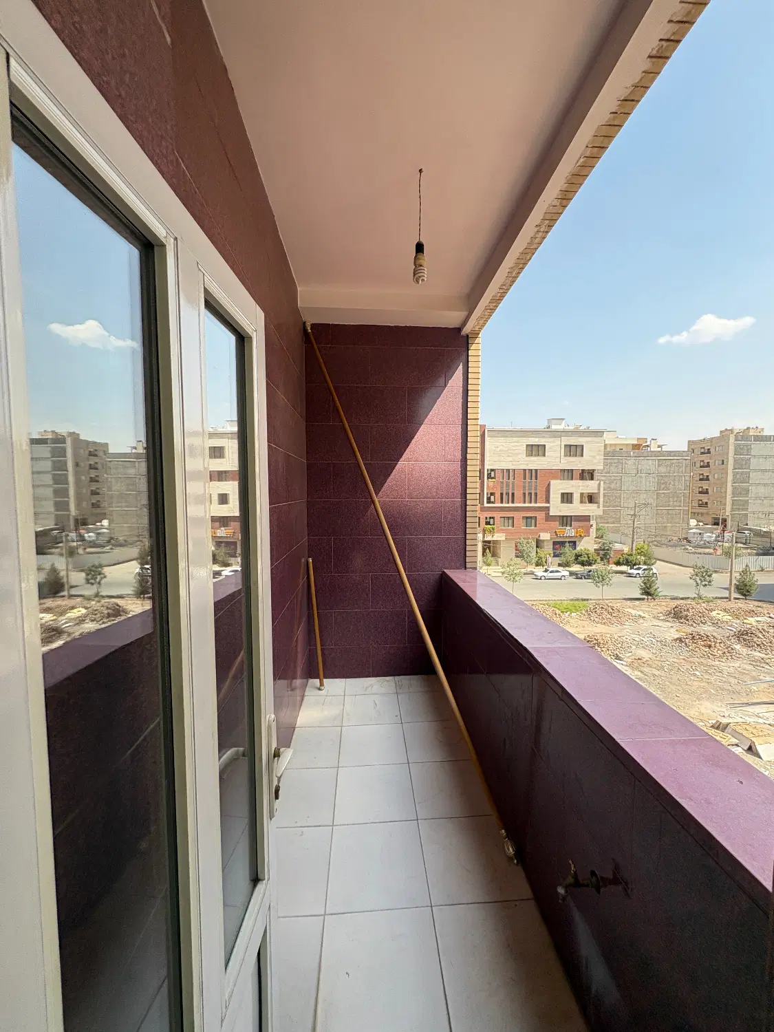 فروش یک واحد آپارتمانی واقع در خیابان ناظم الطباء