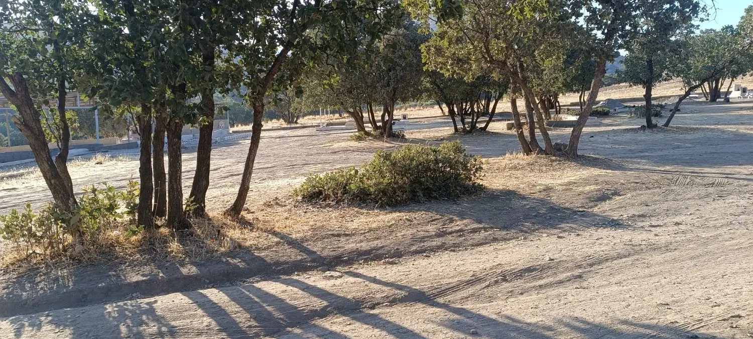 زمین قبر