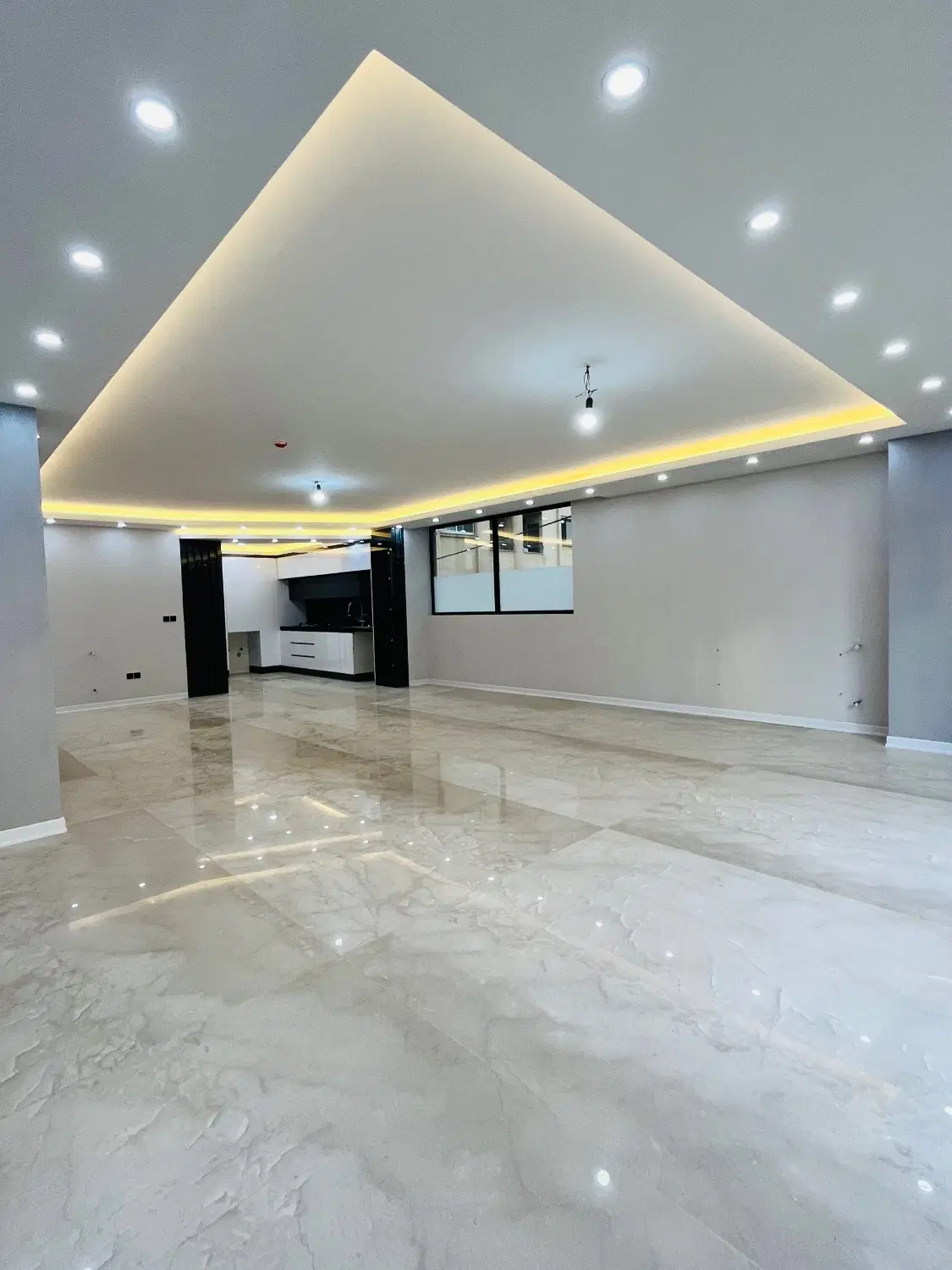 اپارتمان خ ناژوان 180متری سه خواب