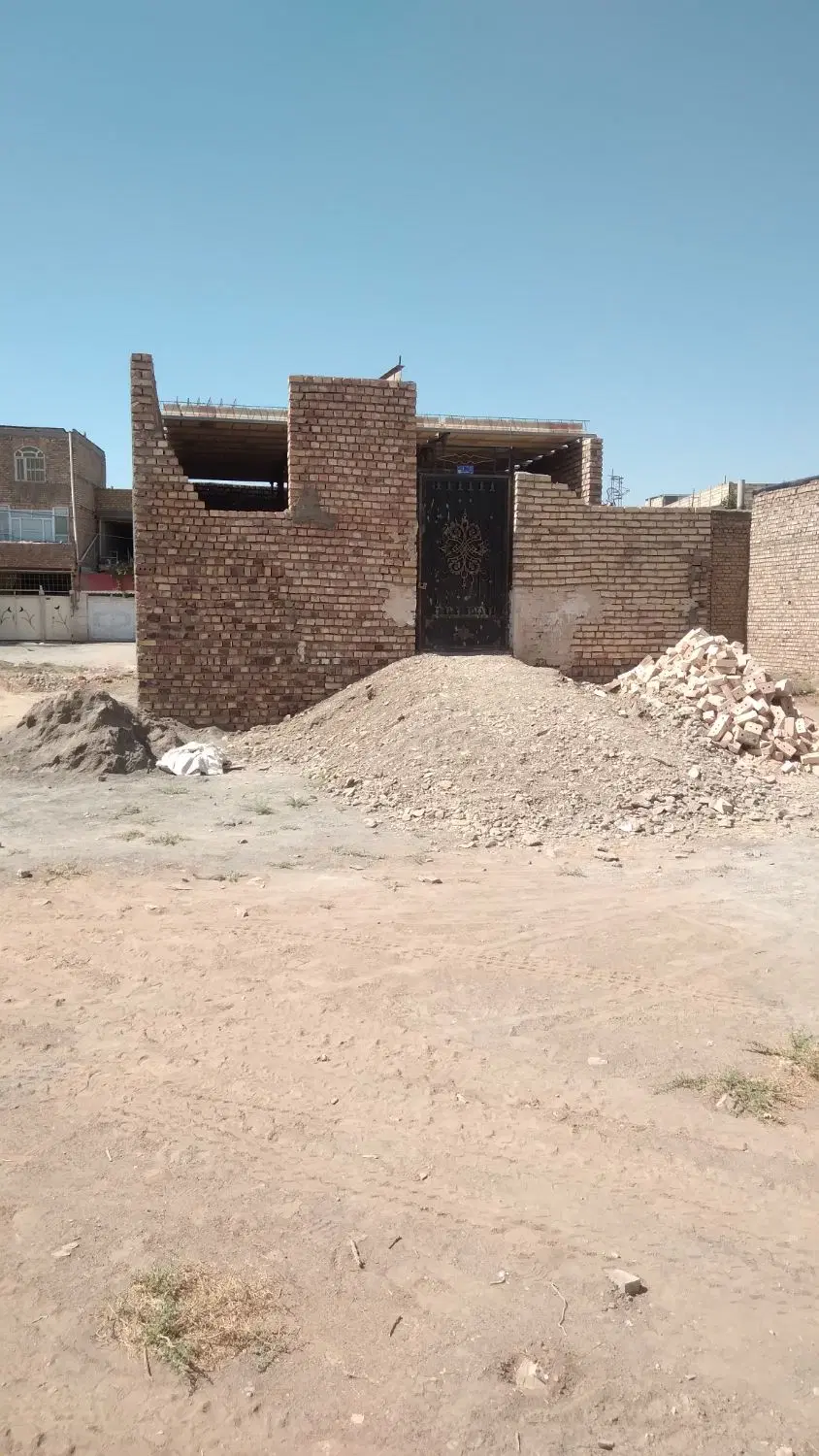 زمین چهار دیواری