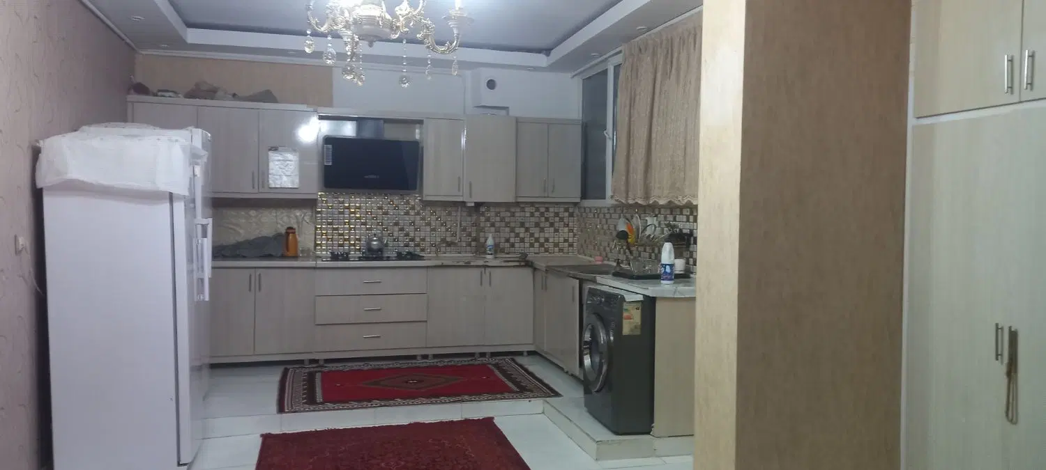 آپارتمان با نمای رو به شهر و کوه پارک