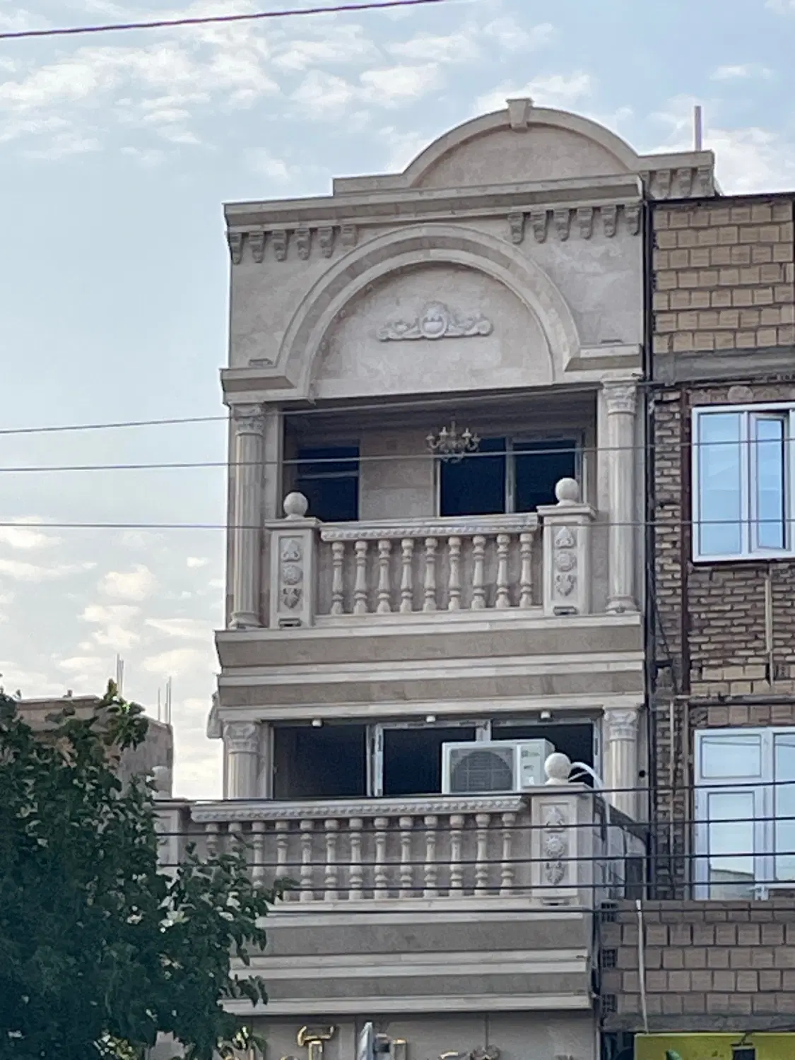 حیاط مسکونی دربستی