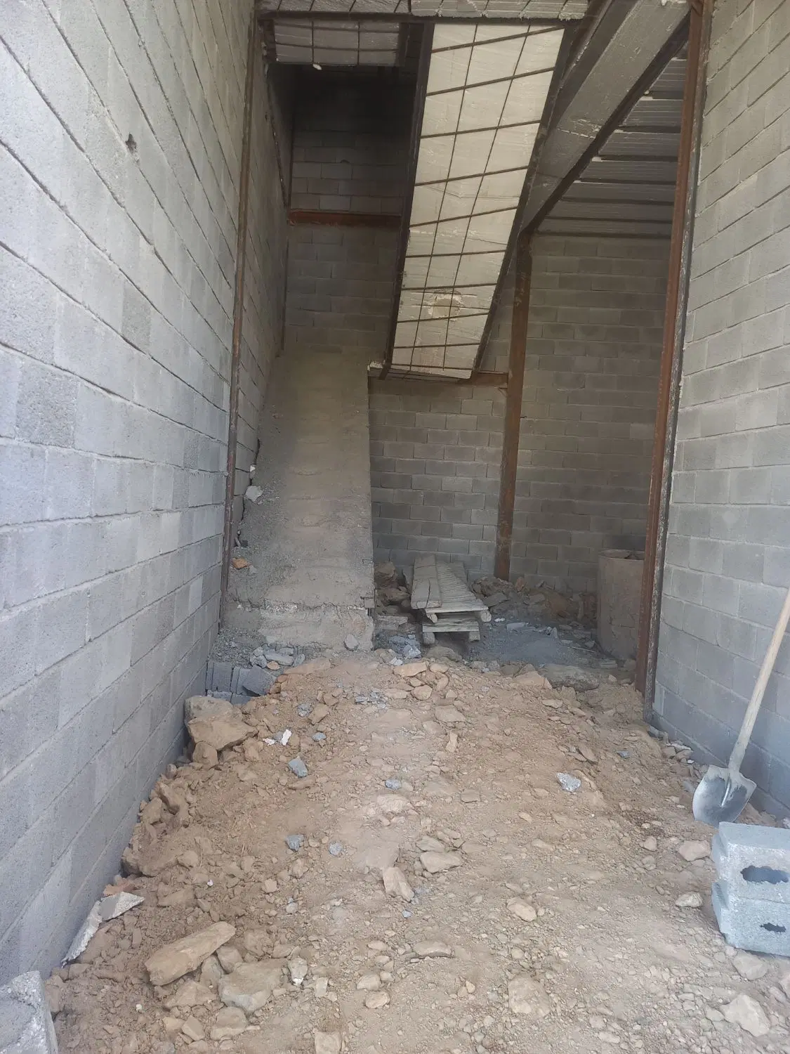 خانه نیمه کاره حسن اباد