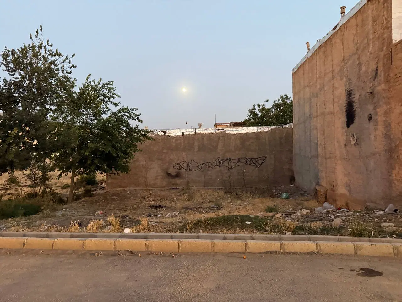 زمین مسکونی و تجاری با موقعیت عالی