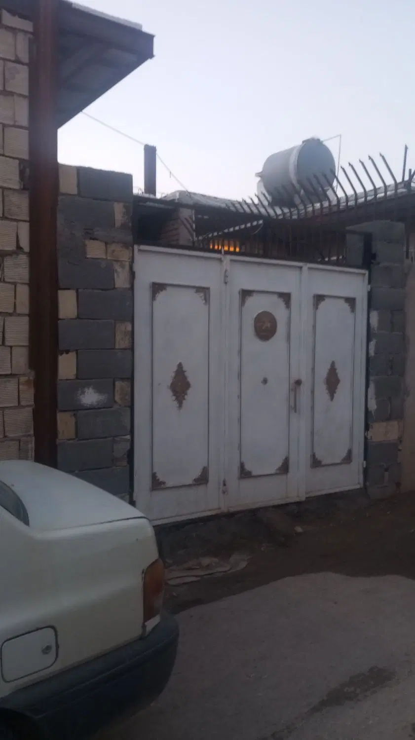 با سلام خانه نیمه کاره کرناچی