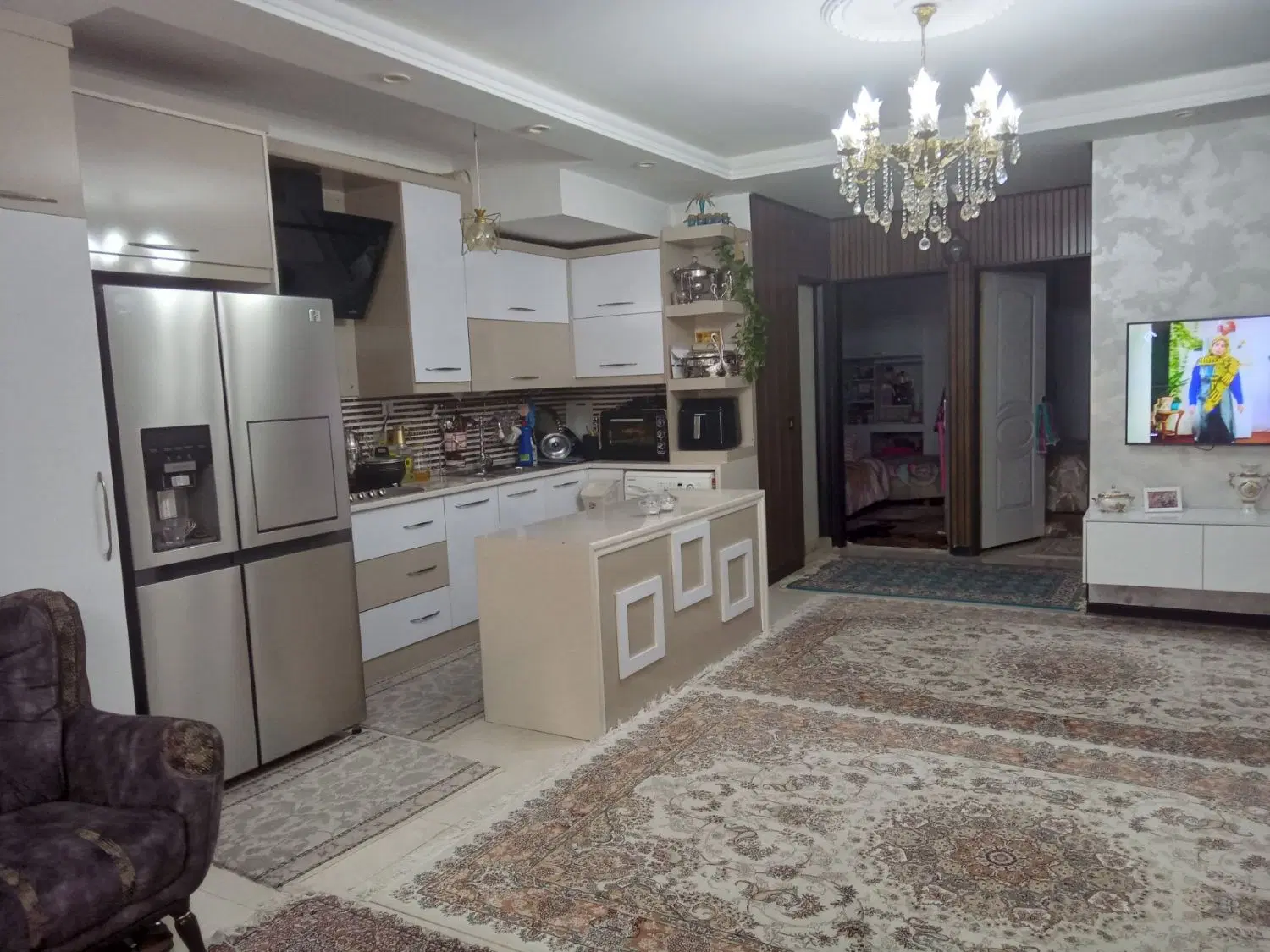یک واحد آپارتمان ۸۳ متر طبقه سوم مهندسی شهرک فرشته
