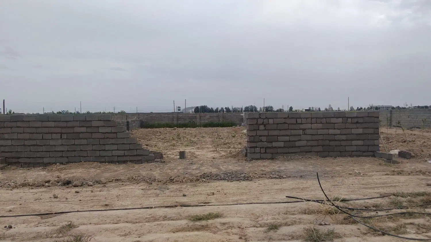 زمین باغچه ۴۰۰ متری