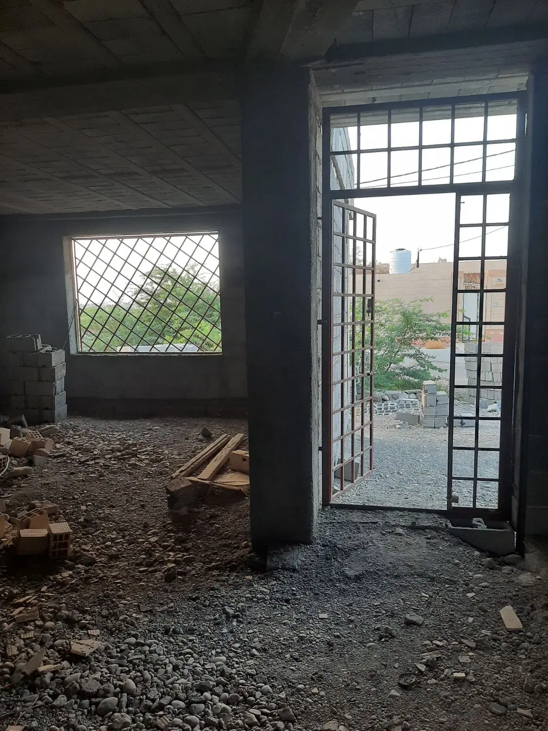 خانه ناتمام ۸۰٪ ساخت حکمی