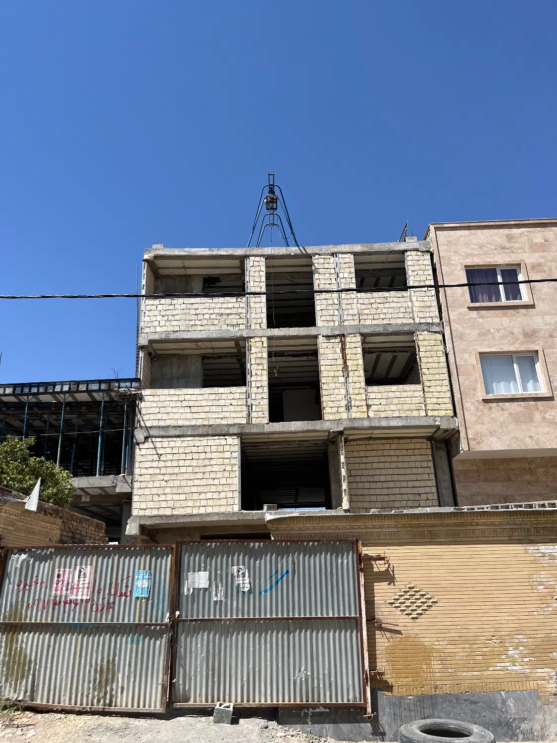 فروش یک واحد یا کل ساختمان با مغازه شهرک گلستان
