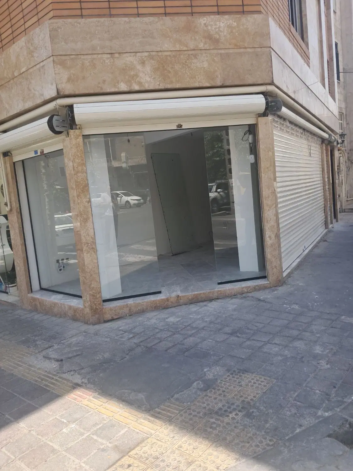 ۲۰ متر مغازه دو نبش خ همائی