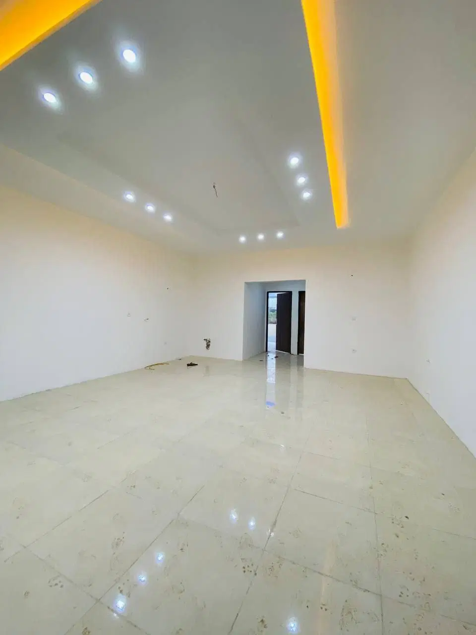 ویلافلت170مترباسندجهت سکونت دائم دسترسی بمراکزخرید