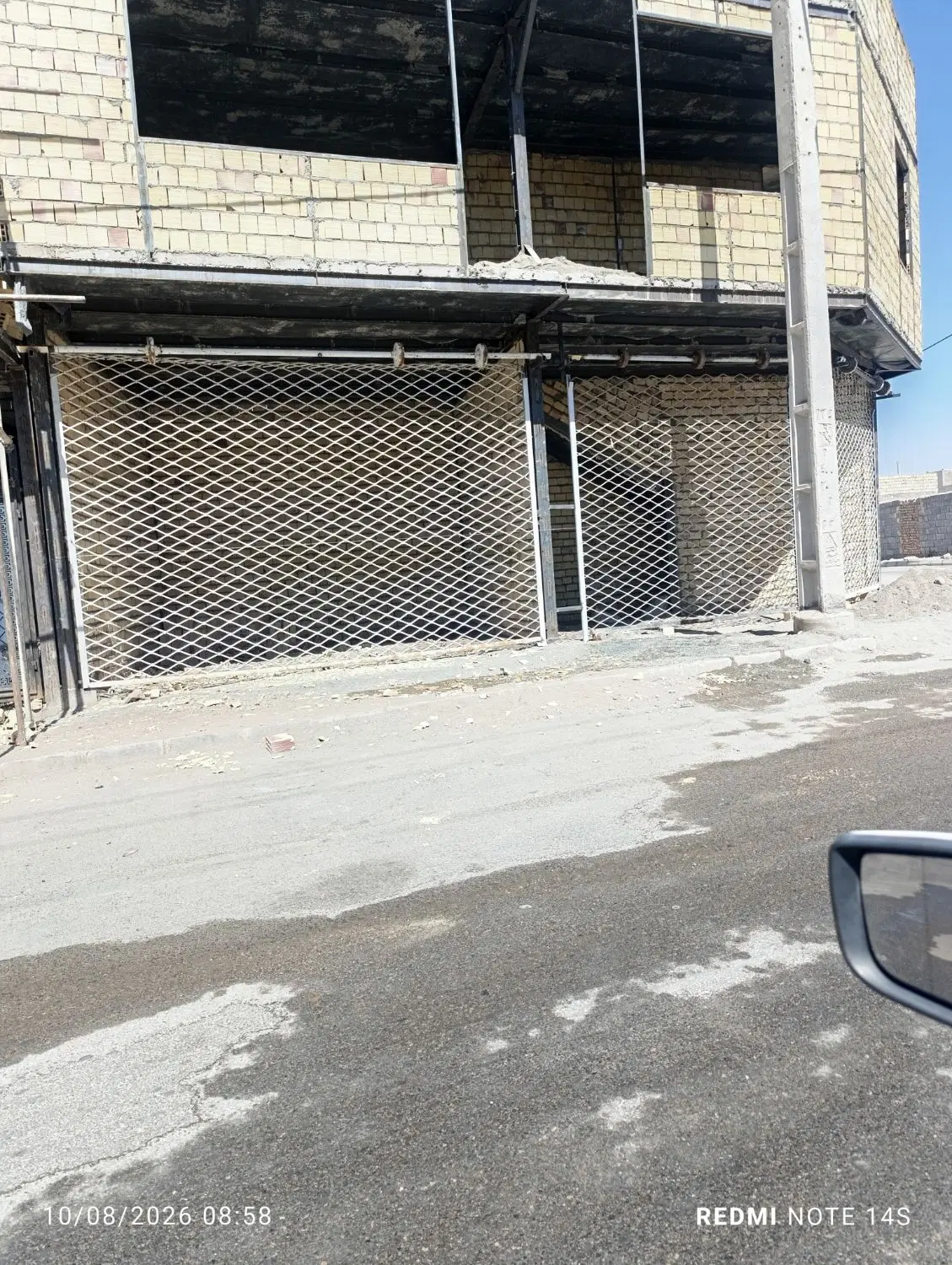 خانه نیمه ساز همراه با مغازه حاجی آباد
