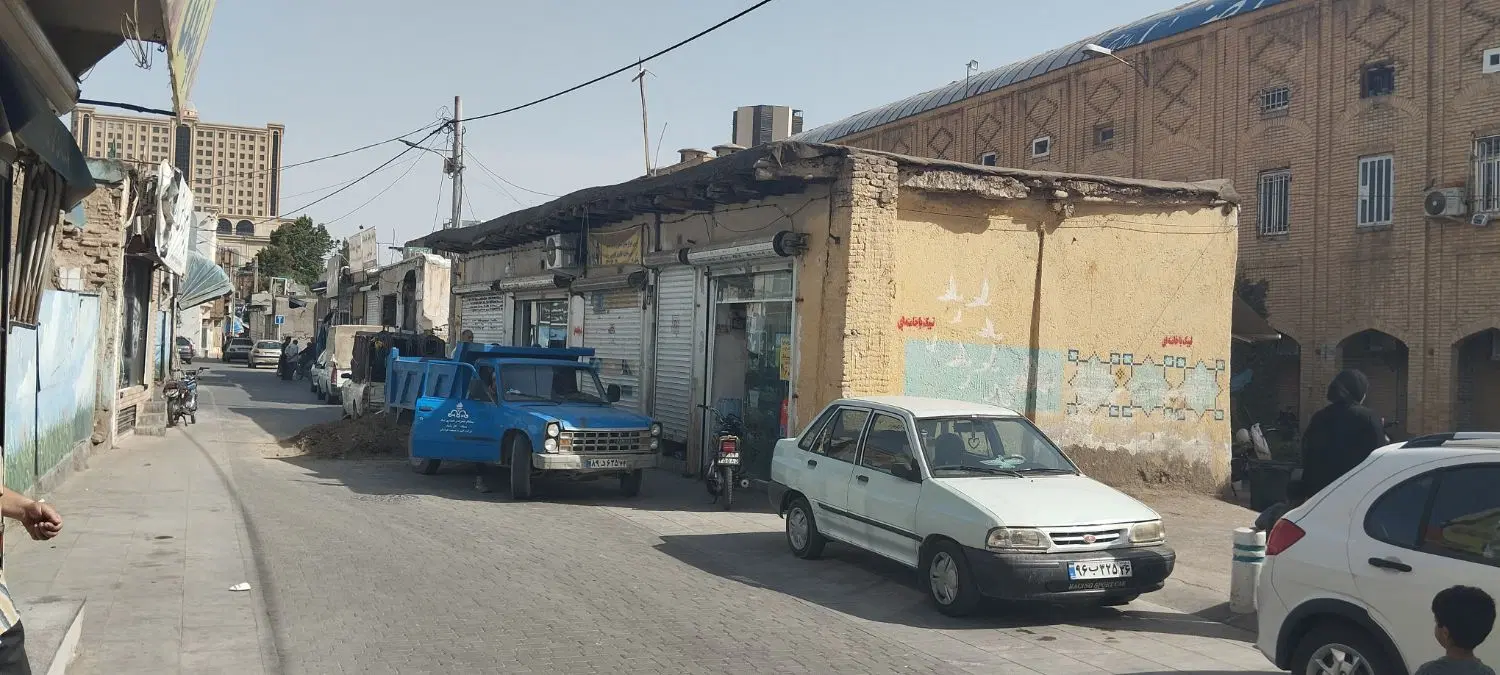 مغازه حاشیه ی کوچه عیدگاه و بازار رضا
