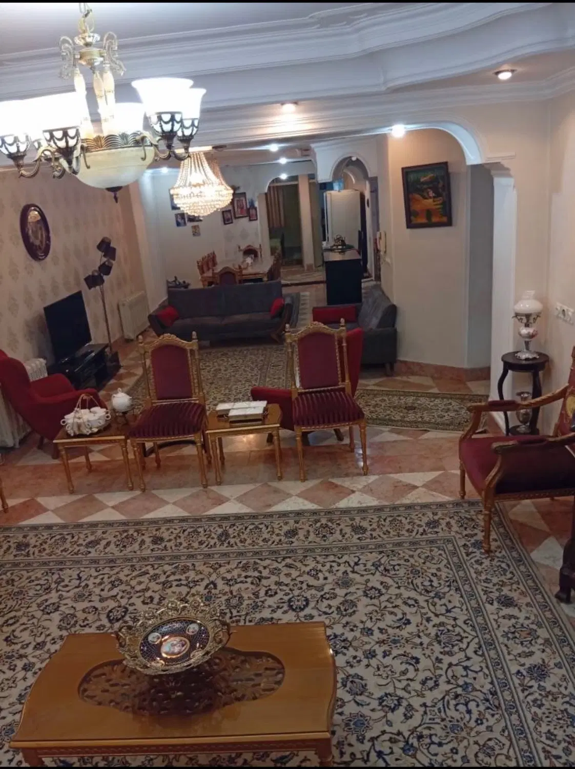 آپارتمان ۱۲۵ متری خوش نقشه در آلاله شرقی