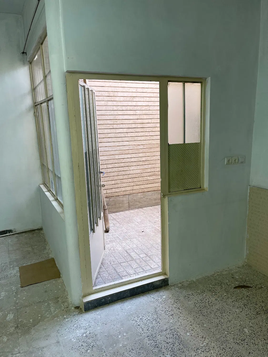 یک واحد آپارتمان ۷۰ متری در خیابان مطهری
