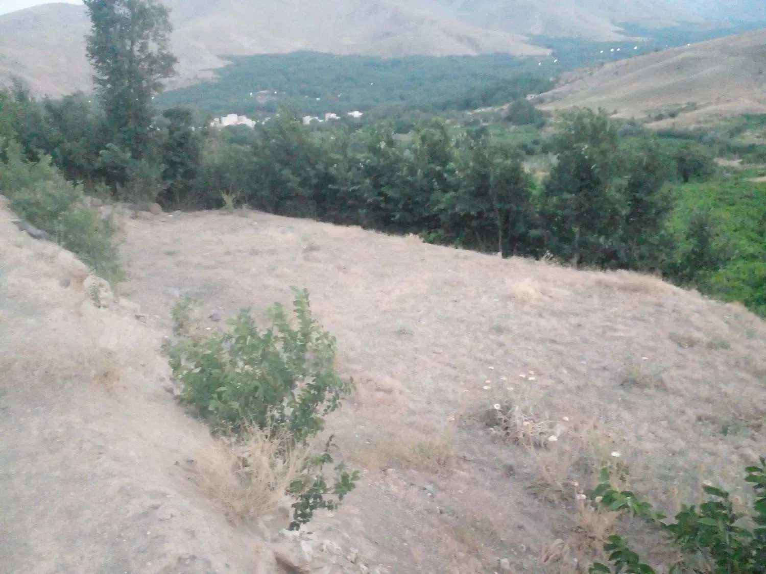 ۴۰۰ متر زمین مناسب ساخت ویلا بهر جاده