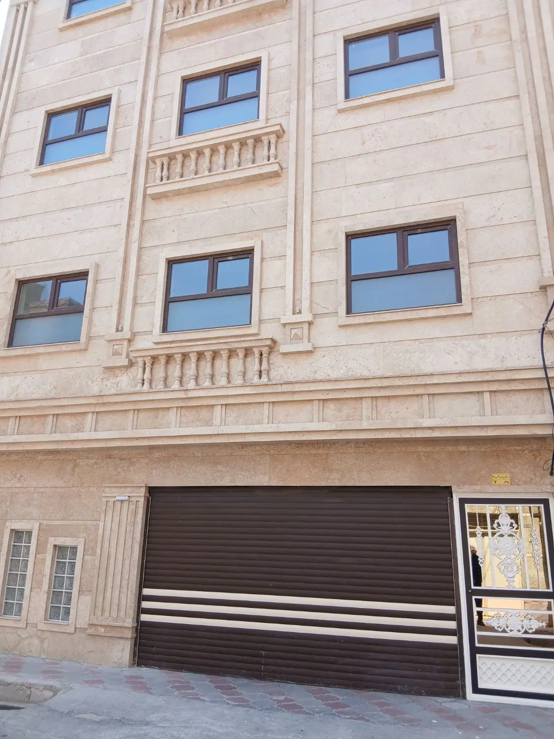 آپارتمان در کوی ۱۴ متری سعدی خیابان بهار