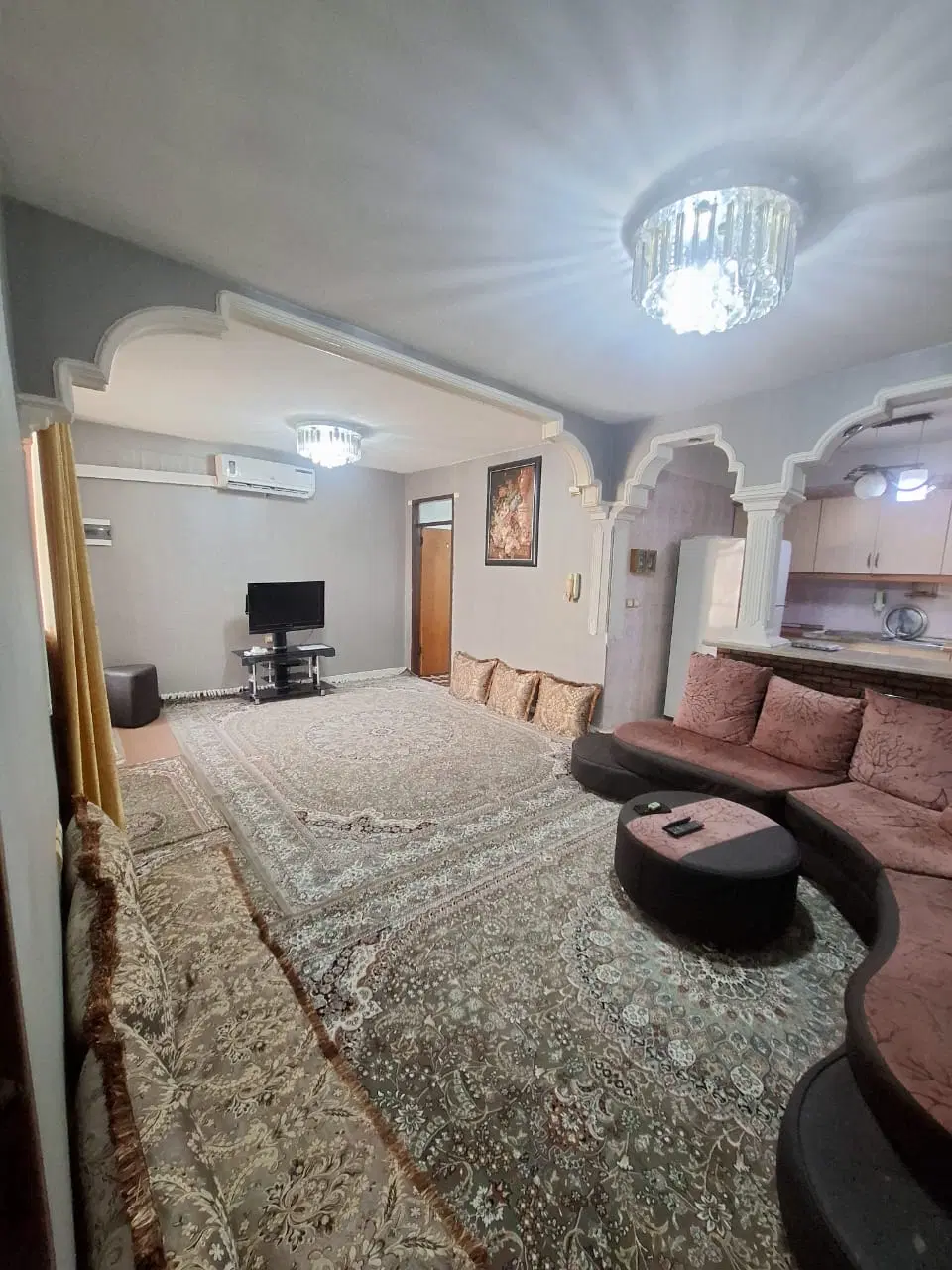 ویلایی ساحلی دربست تمیز کنار اسکله بازار قدیم قشم