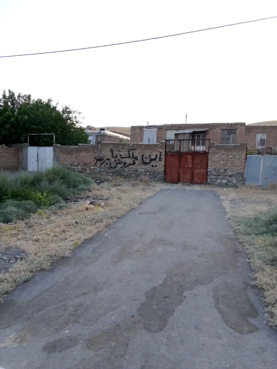 فروش فوری خانه روستایی۳۵۰متری تاکرمانشاه۱۲دقیقه