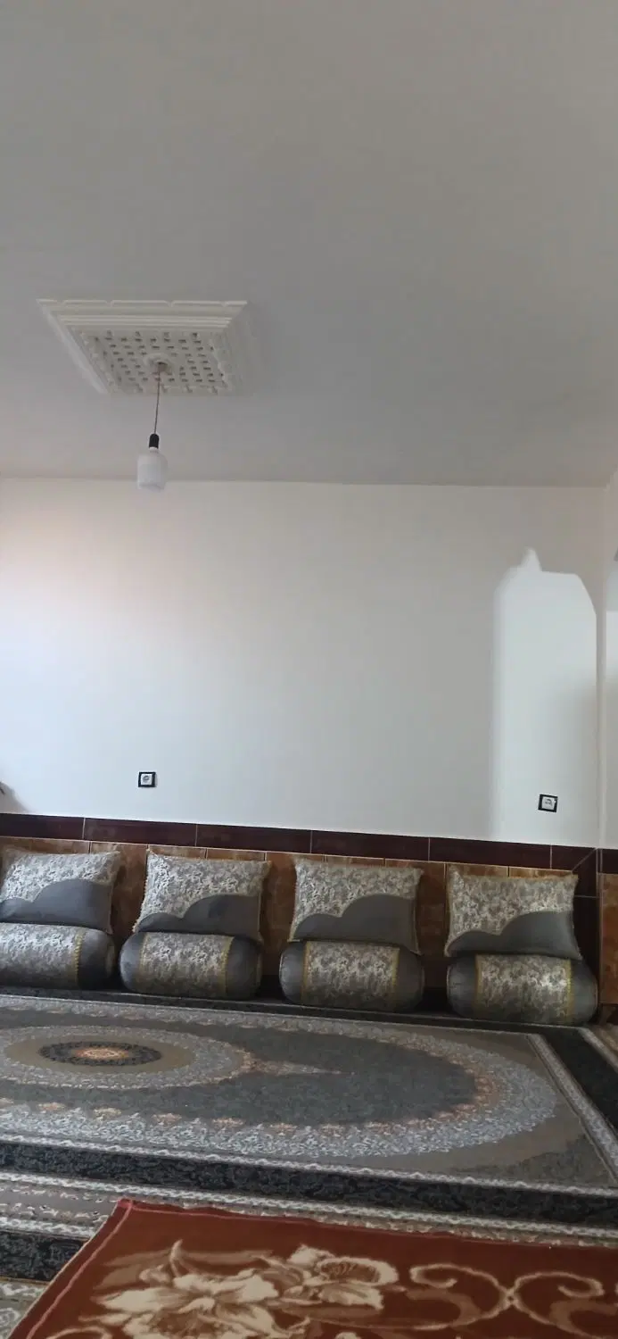 پارکینگ اجاره ای نزدیک به خیابان اصلی