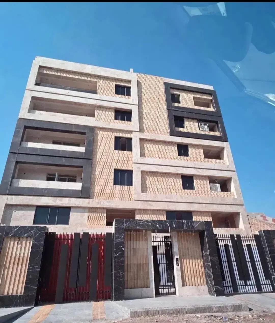 فروش واحد همکف در چهارواحدی فاز ۱ استادان شرقی