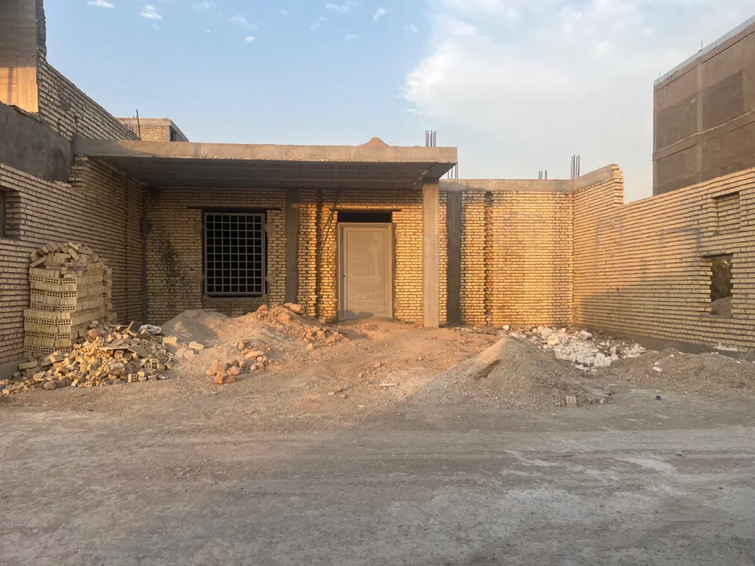 فرصت عالی خرید خانه۲۰۰متری نیمه کاره درکوی ایثار