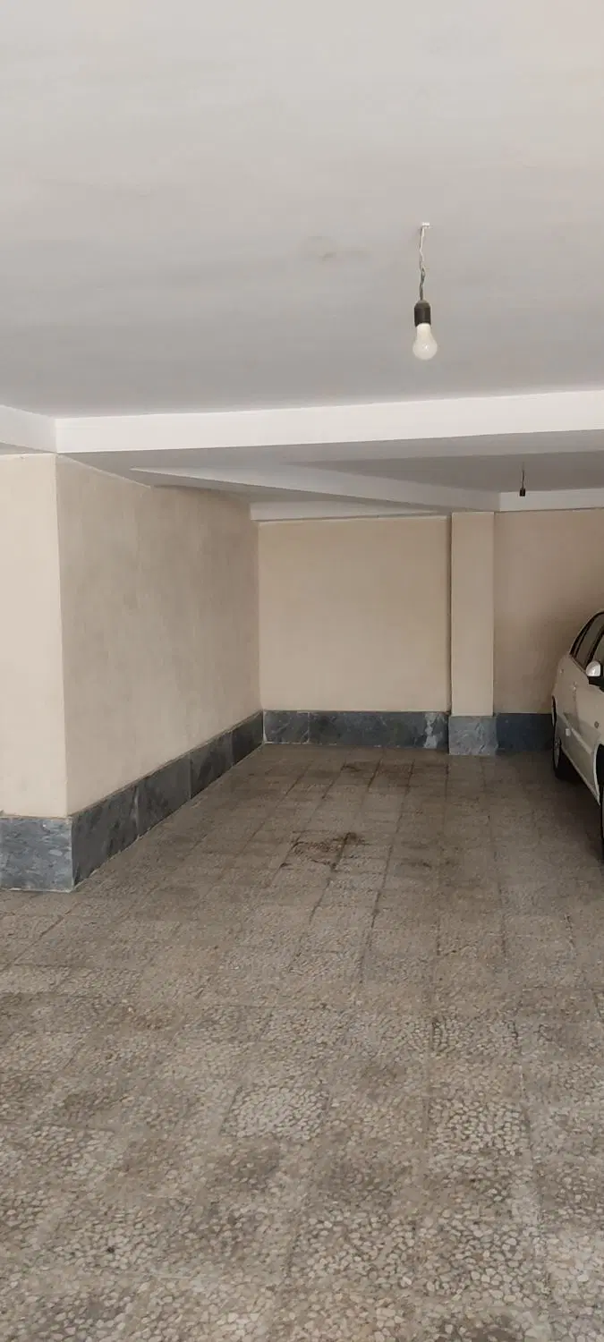 پارکینگ در محله بریانک