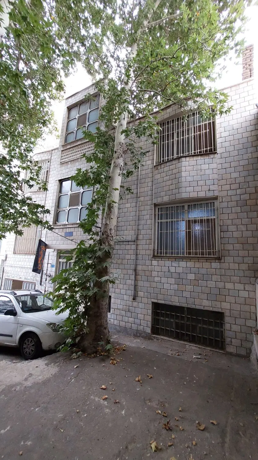 فروش یا تهاترخانه ویلایی 225 متری سه طبقه خ برغان