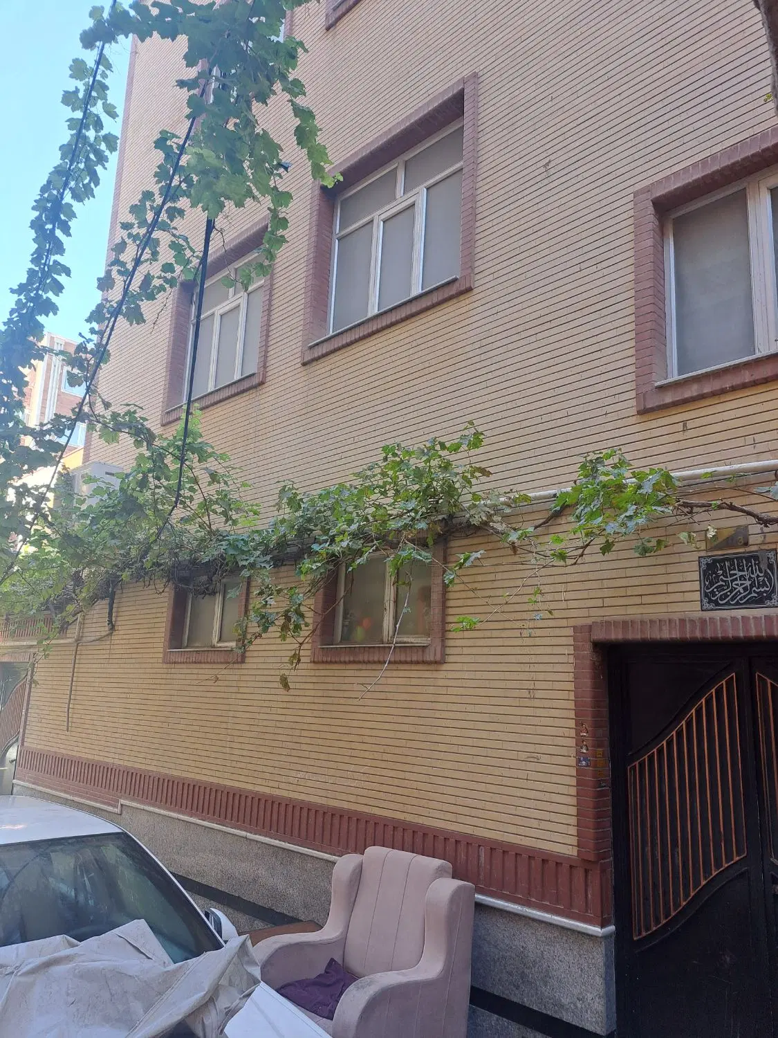 خانه ۳ طبقه ساختمان سنگی