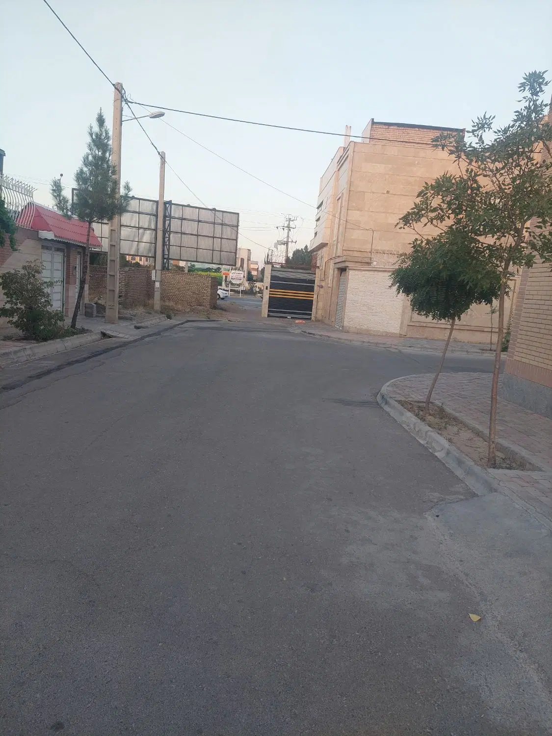 ۳ واحد خام ۹۰متری