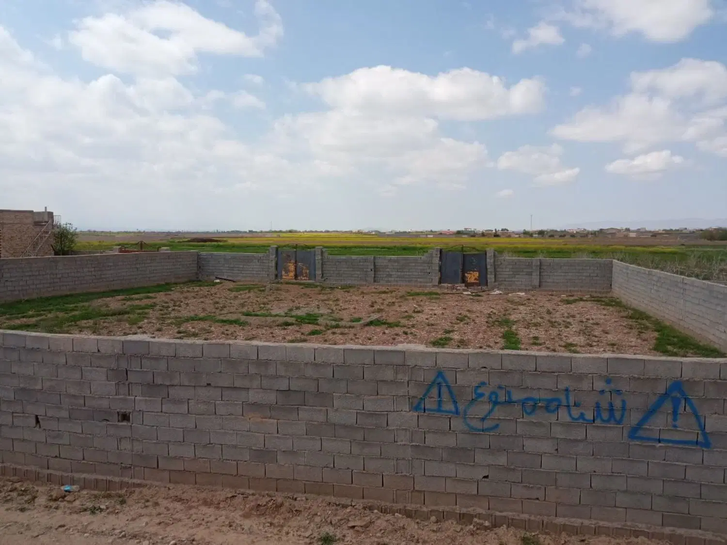 ۱۰۰۰متر زمین باغی دوردیوار