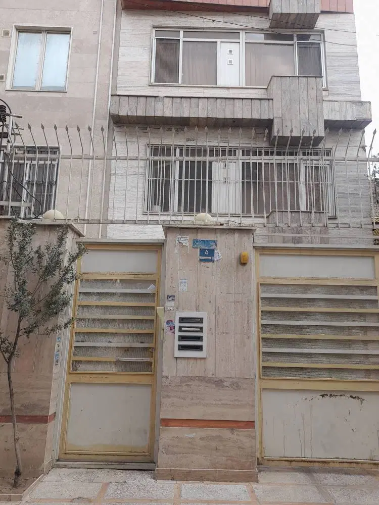 فروش یک آپارتمان در استخر