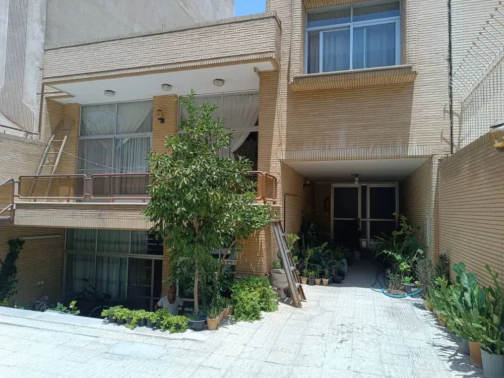 منزل اجاره ای دو طبقه ، طبقه ی پایین